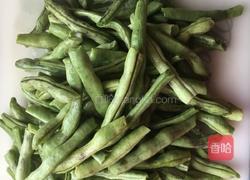 豆角炖排骨的做法图解1