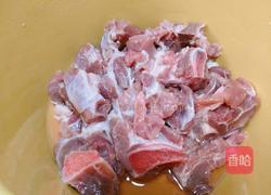 杏鲍菇炖猪大骨的做法图解1