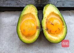 芝士牛油果烤鸡蛋的做法图解3