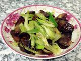 清炒芹菜香肠的做法[图]