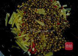 黄豆酸笋炒鱼干的做法图解6