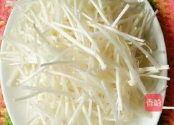 金针菇青菜瘦肉汤的做法图解3