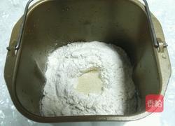 呆萌小兔子面包的做法图解2