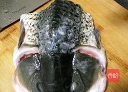 白菜豆腐鱼头汤的做法图解1