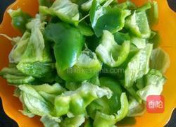 火腿炒青椒的做法图解1