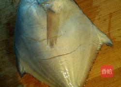 葱油蒸鲳鱼的做法图解2