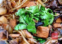 五花肉炖粉条蘑菇的做法图解9