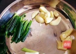 土豆胡萝卜烧肉的做法图解3