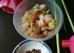 五彩果蔬鸡脯丁的做法图解3