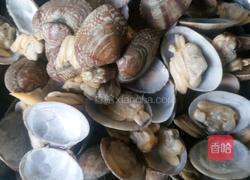 蚝油炒花蛤的做法图解1