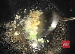 蒜苗炒花甲螺的做法图解3