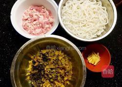 酸菜肉丝土豆粉的做法图解1