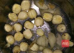 桃胶红枣银耳莲子羹的做法图解3