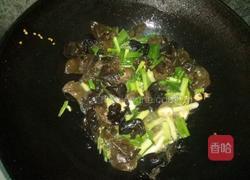 蒜苗炒菌菇的做法图解9