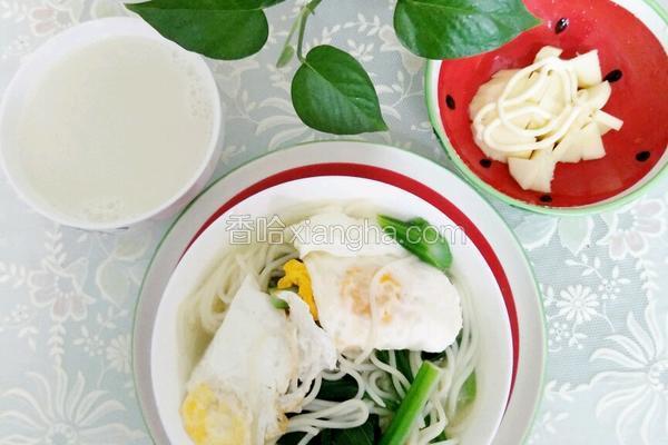 儿童早餐鸡蛋面豆浆水果沙拉