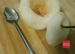 冰糖枸杞炖梨的做法图解3