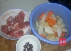山药马蹄红萝卜大骨汤的做法图解2