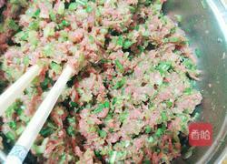 东北牛肉芹菜饺子的做法图解4