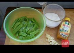 蒜香荷兰豆的做法图解1