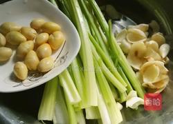 百合银杏炒西芹的做法图解1