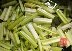 百合银杏炒西芹的做法图解6