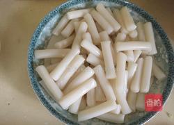 酱肉炒年糕的做法图解1