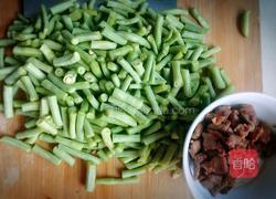 豆角炒肉的做法图解2