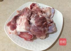 大骨萝卜汤的做法图解1