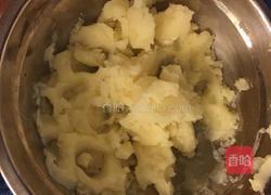 笑脸土豆饼的做法图解1