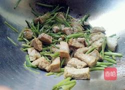 芹菜炒豆腐的做法图解5