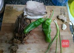 茶树菇炒回锅肉的做法图解1