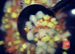 海鲜菠萝炒饭的做法图解2