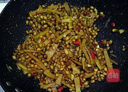 酸笋炒黄豆的做法图解8