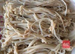 油泼金针菇的做法图解1
