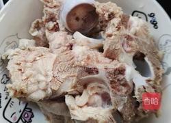 大骨头汤的做法图解1