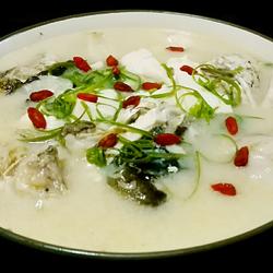 花鲢鱼头豆腐汤
