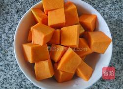 土豆炖南瓜的做法图解1