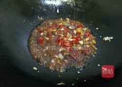 大蒜辣椒蒸鲈鱼的做法图解6