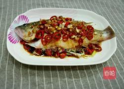 大蒜辣椒蒸鲈鱼的做法图解7