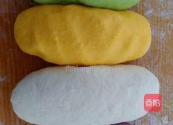 彩色玫瑰花卷的做法图解2