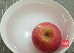 红枣枸杞苹果汤的做法图解2