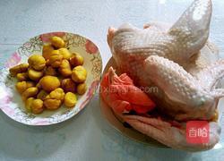 板栗炖山鸡的做法图解1