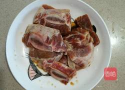 葱爆牛仔骨的做法图解1