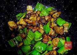 青椒回锅肉的做法图解9