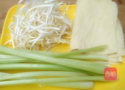 豆皮拌香芹的做法图解1