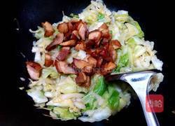 烧肉炒卷心菜的做法图解7