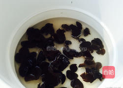 老醋菠菜木耳花生米的做法图解7
