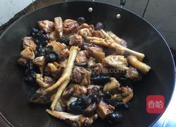香菇蒸鸡的做法图解2