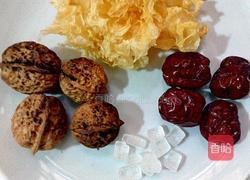 红枣核桃银耳汤的做法图解1