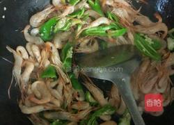炒小河虾的做法图解5